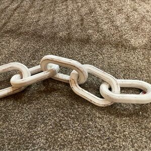 White Decorative Chain Link table decor